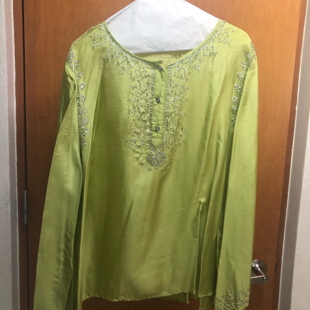 Long sleeved funky top